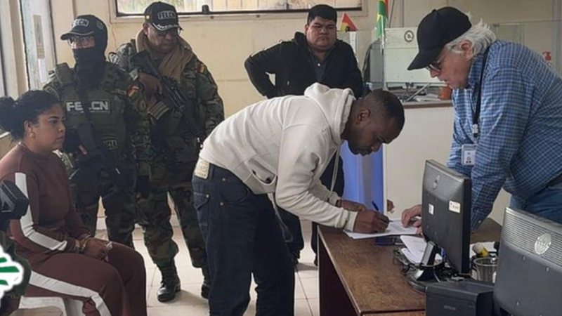 Processo de extradição de líder de facção e da sua esposa é concluído na Bolívia
