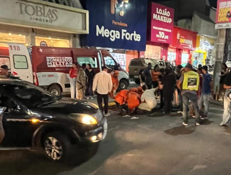 Motocicleta foge da Policia e causa acidente no centro de Itaberaba